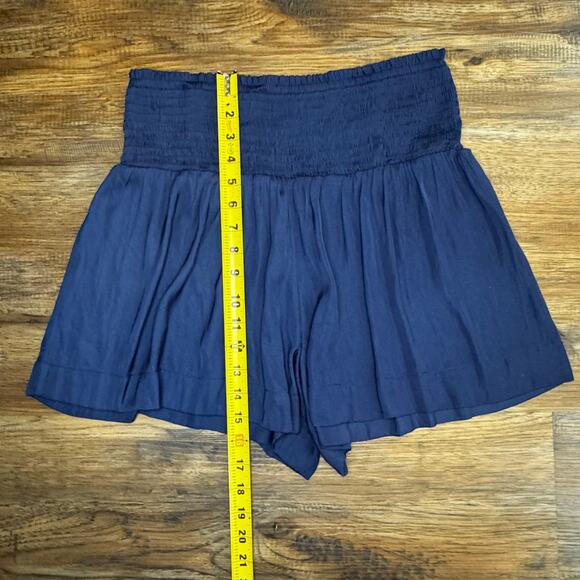TCEC navy smocked satin shorts size medium EUC 3 in inseam - Picture 3 of 7